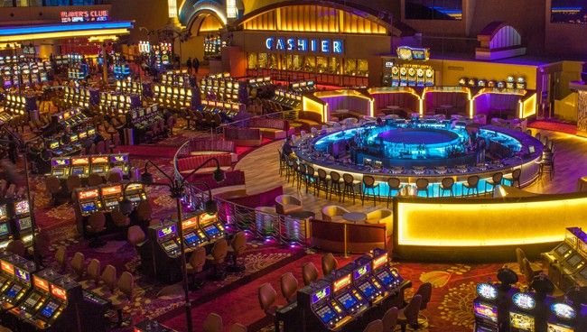 Lucky Spin Slot Casino کیسینو میں پوکر گیمز